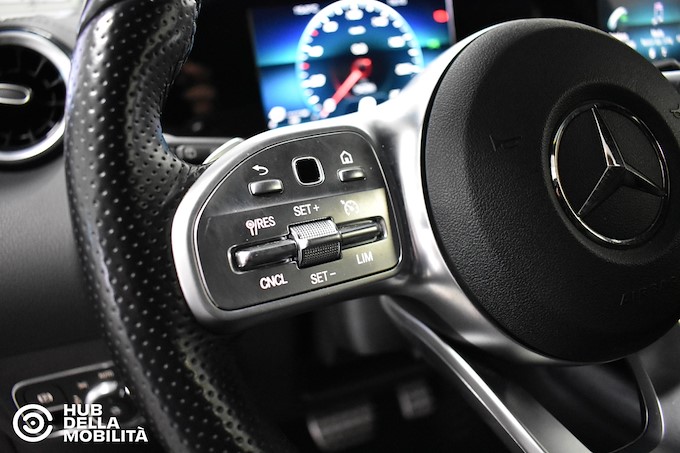 MERCEDES-BENZ GLA 200 d Automatic Premium